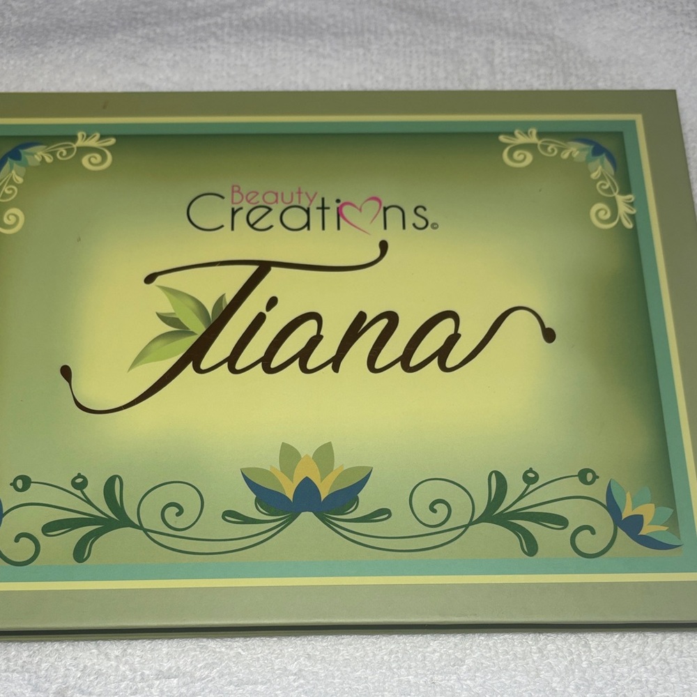 Beauty Creations Tiana Palette with Green and Yellow Design